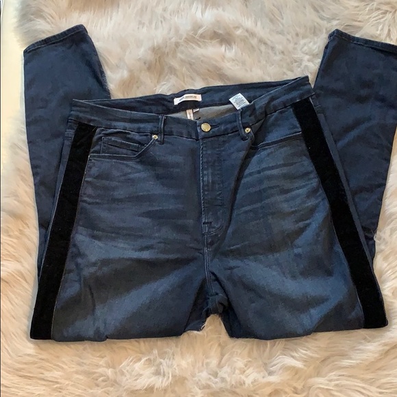 GOOD AMERICAN SKINNY JEANS - Picture 4 of 6